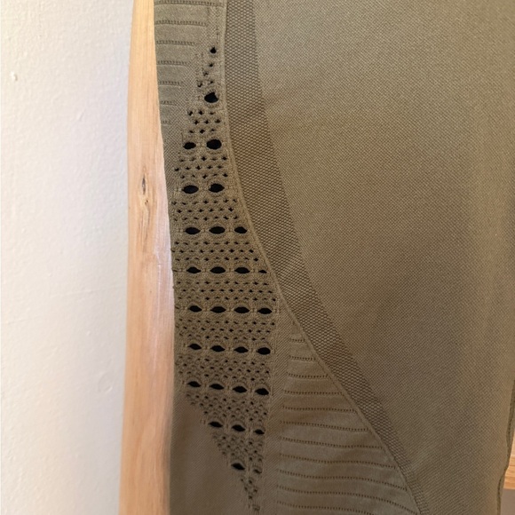 Gymshark Energy Seamless Olive Green Cropped Leggings Women’s Size XS (2-4) - Picture 3 of 6